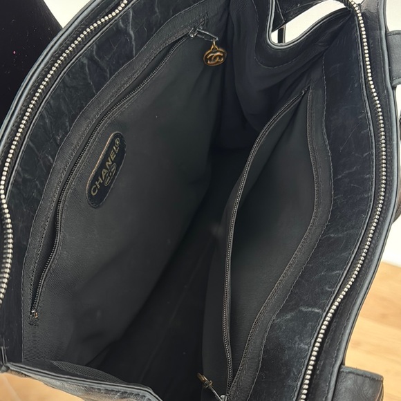 Chanel Rare Vintage Black Leather Shoulder Bag - Picture 9 of 11